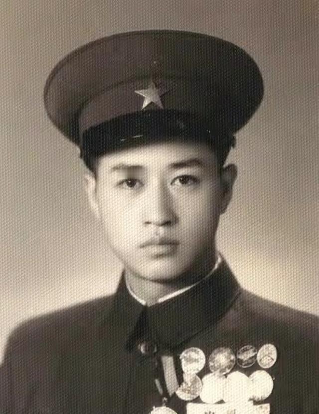 “胡闹，想以一个班的兵力对抗敌人一个师，简直就是送死！”上级坚决否定刘子林的提议