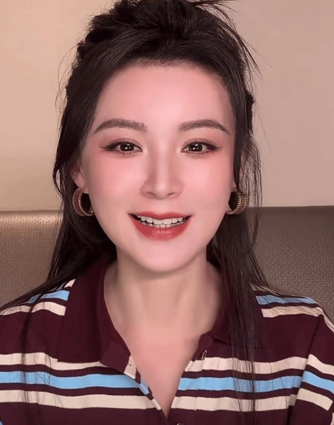 《逐玉》里毛林林演男主谢征妈妈真的太圈粉了，演技温柔又有气场，全网都在喊她“婆婆