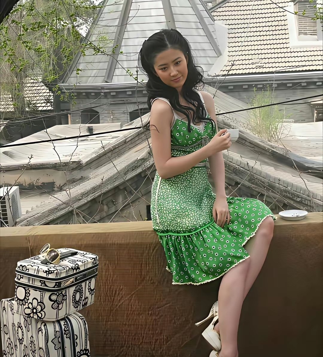 2008年的刘亦菲，没有滤镜没有修图，除了小粗腿，还凑合