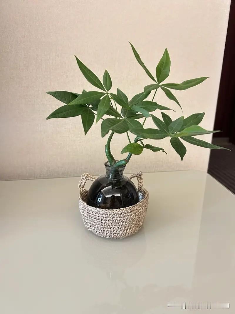 注意到四个有趣的现象，是该睁大双眼看看的时候了：一、金价破1000；二、D