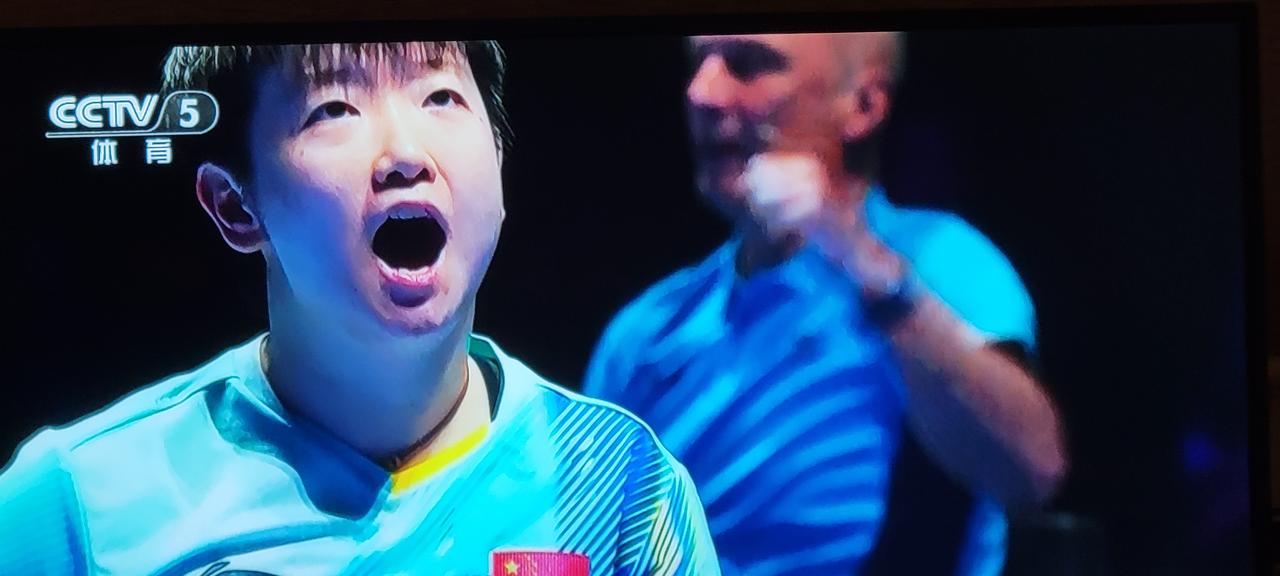 莎莎4:2战胜大丫头，赢球后大声呐喊了一声！莎莎与大丫头一役，打得精彩激烈，跌