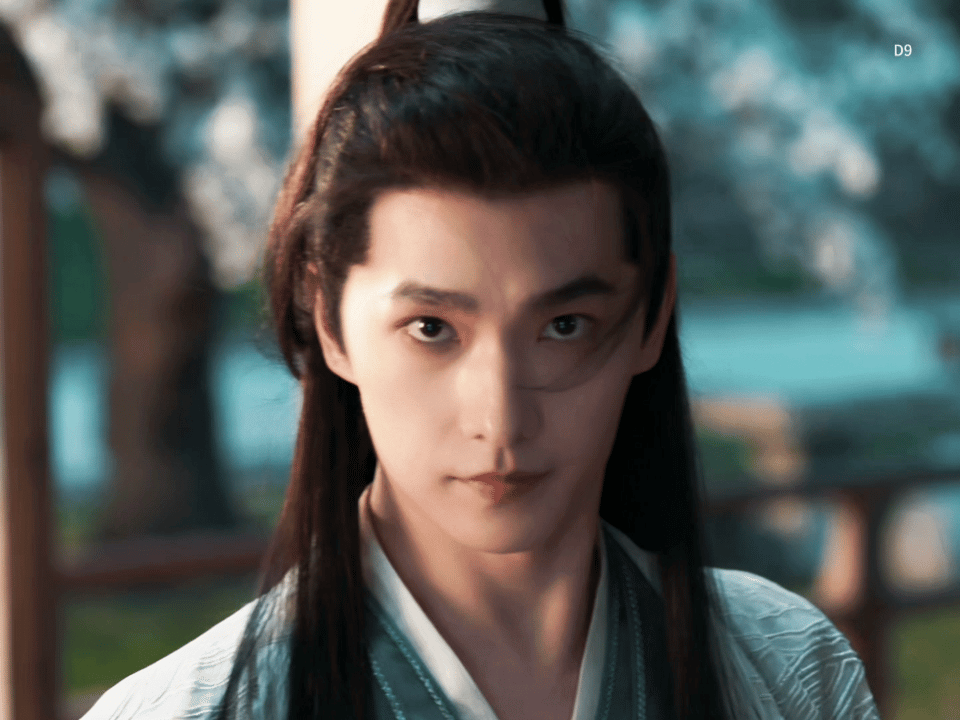 杨洋的少年感妆造杨洋这个高马尾造型真的杀疯了，束发清朗少年感扑面而来，雨霖铃里