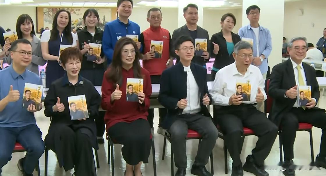 5月3日，郑丽文、洪秀柱、柯文哲、罗智强等人出席了侯汉廷的新书发布会，这本书叫《
