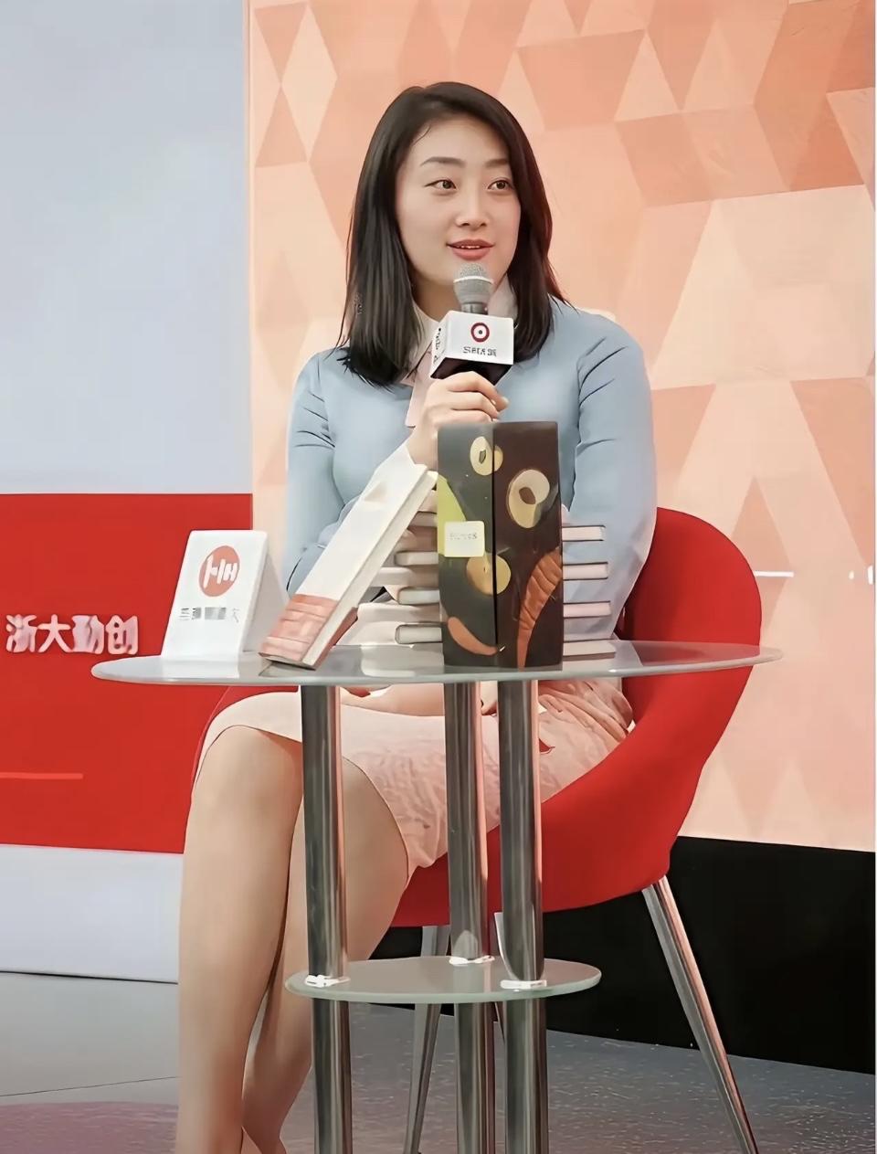 别再骂宗馥莉“贪婪无情”了！心腹被查的细节，反而戳破了谣言宗馥莉真不是网上说