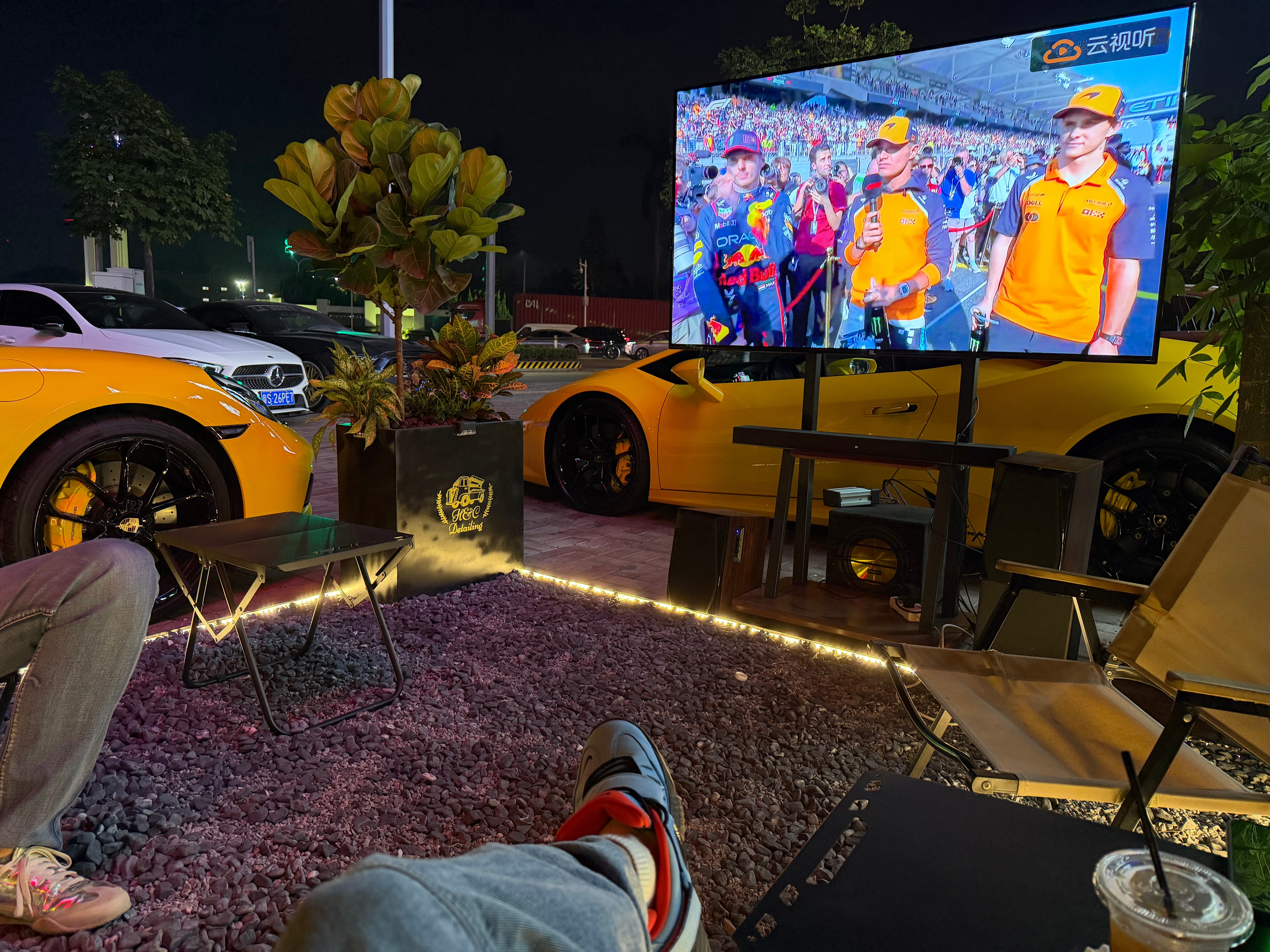 群友在看F1比赛，我说你发个图，他发来这个，哎，人啊，就是不能好奇心太强。