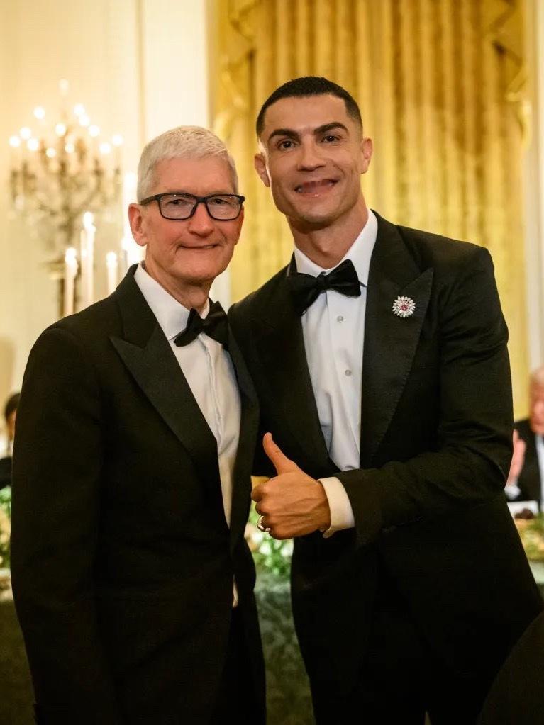 库克和罗合照果然吸肚子啊啊啊😨