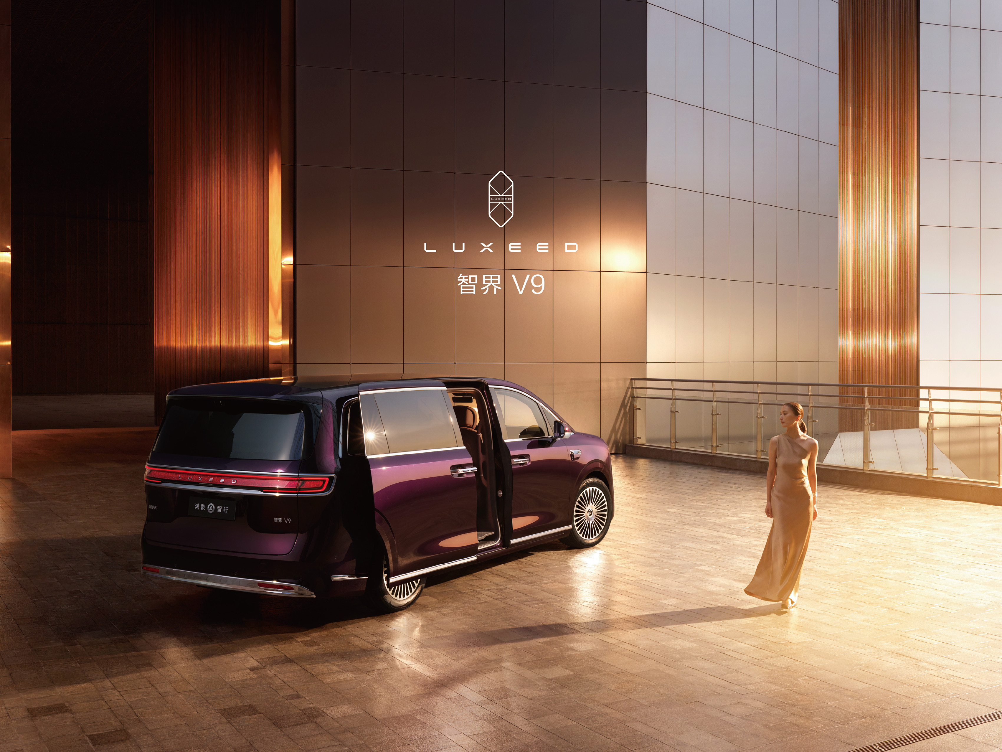 曾几何时，MPV的价值只被框定在空间与舒适。但智界V9的出现，彻底撕掉了MVP笨