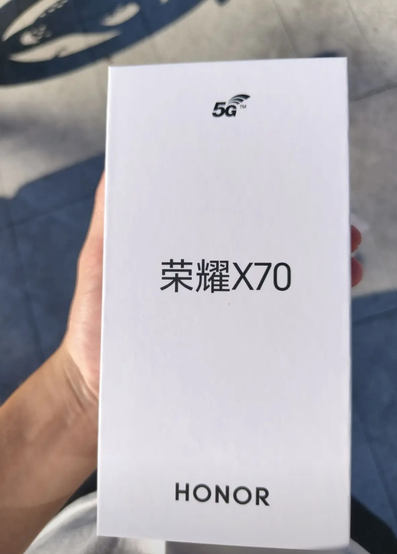 友商太不争气了，两家都打不过荣耀？荣耀X70一直是国产级销量冠军，友商羡慕嫉