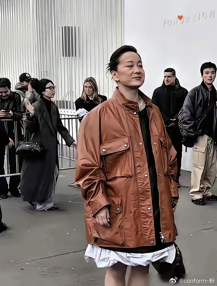 贾玲账上88.5亿，然后把公司“拆”了。大碗娱乐，经纪部解散，旗下艺人合约到期不