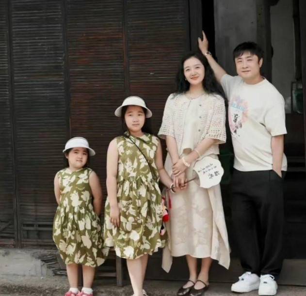 演员乔杉本来是想找个漂亮老婆改良一下基因的，没想到还是没啥用。