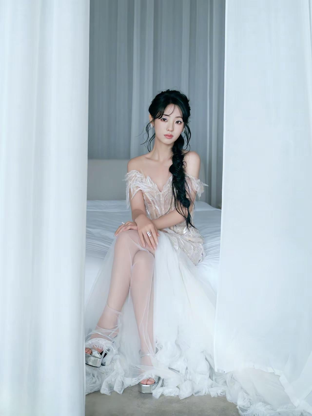 创作训练营开营啦[吃瓜]“压双实线调头”的邢菲——从小练蹬鼓🥲，jio