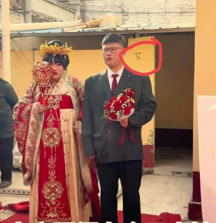 大衣哥女儿的婚礼，据说男方也是个实在人，跟朱小伟性格差不多，一家人真有缘分，估计