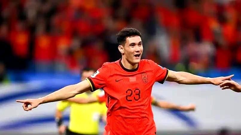 2030世界杯，没准有戏！邵佳一，赶紧给拜合拉木请个精准提升球技私人教练吧。