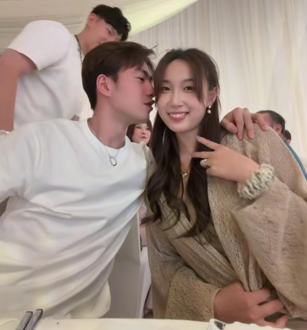 王昶钱天一这对乒羽夫妻结婚后依旧很恩爱，王昶休假带着天一参加队友郑思维的婚礼，当