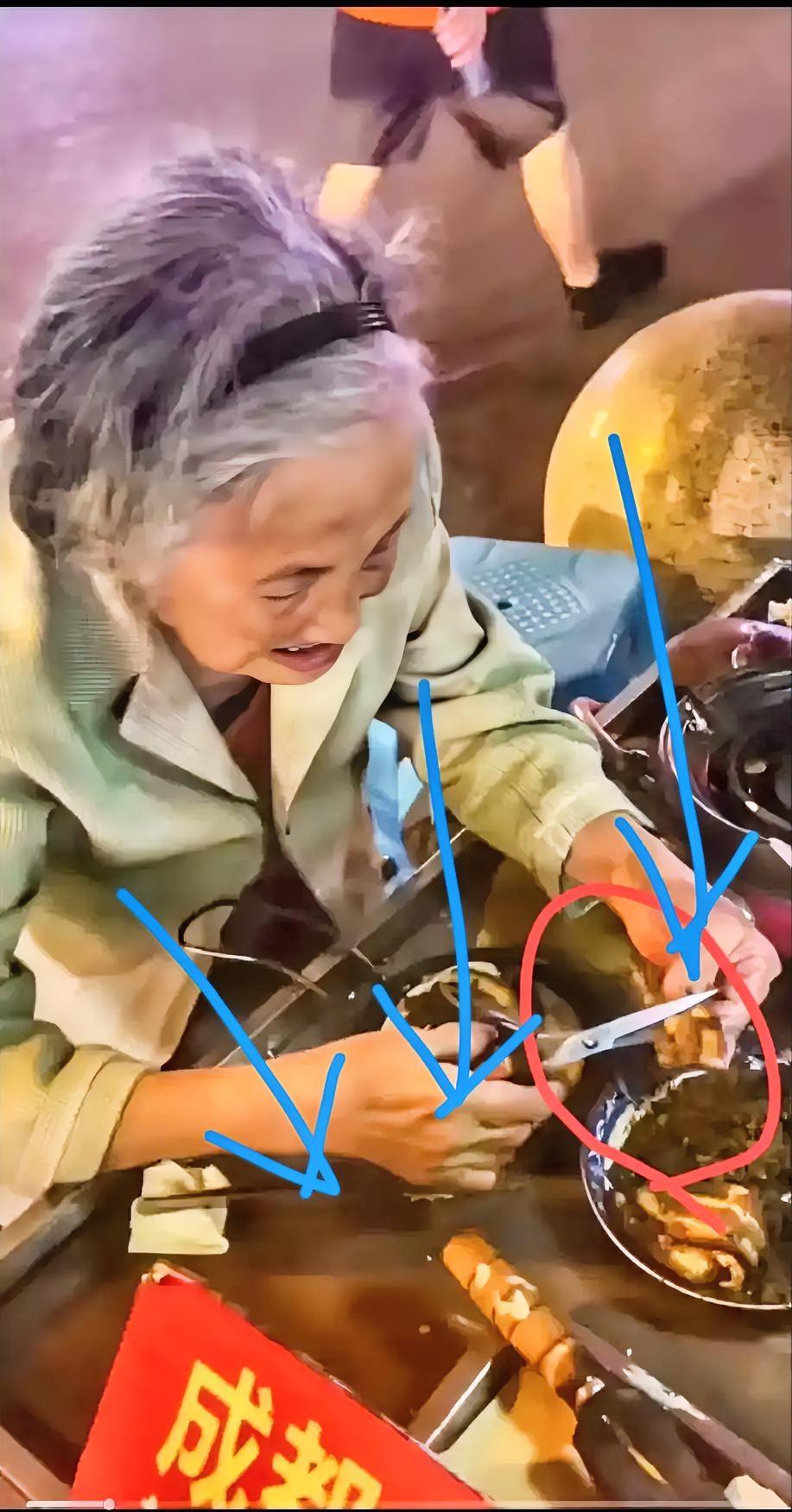 见过胸口碎大石，也见过徒手撕钢盆！但是今天蛋烘糕老婆婆又给我们展示了徒手撕“