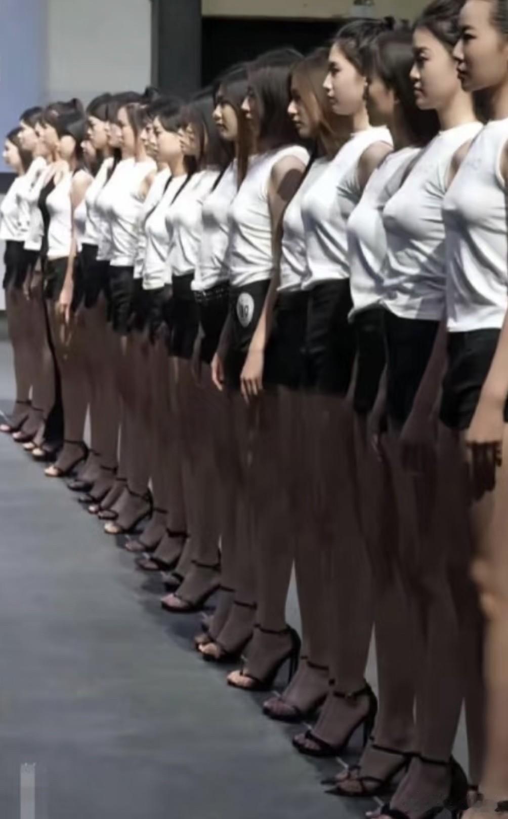 模特行业属于吃青春饭吗？看看她们一个青春靓丽，身材和长相天生高人一等，一般都能找