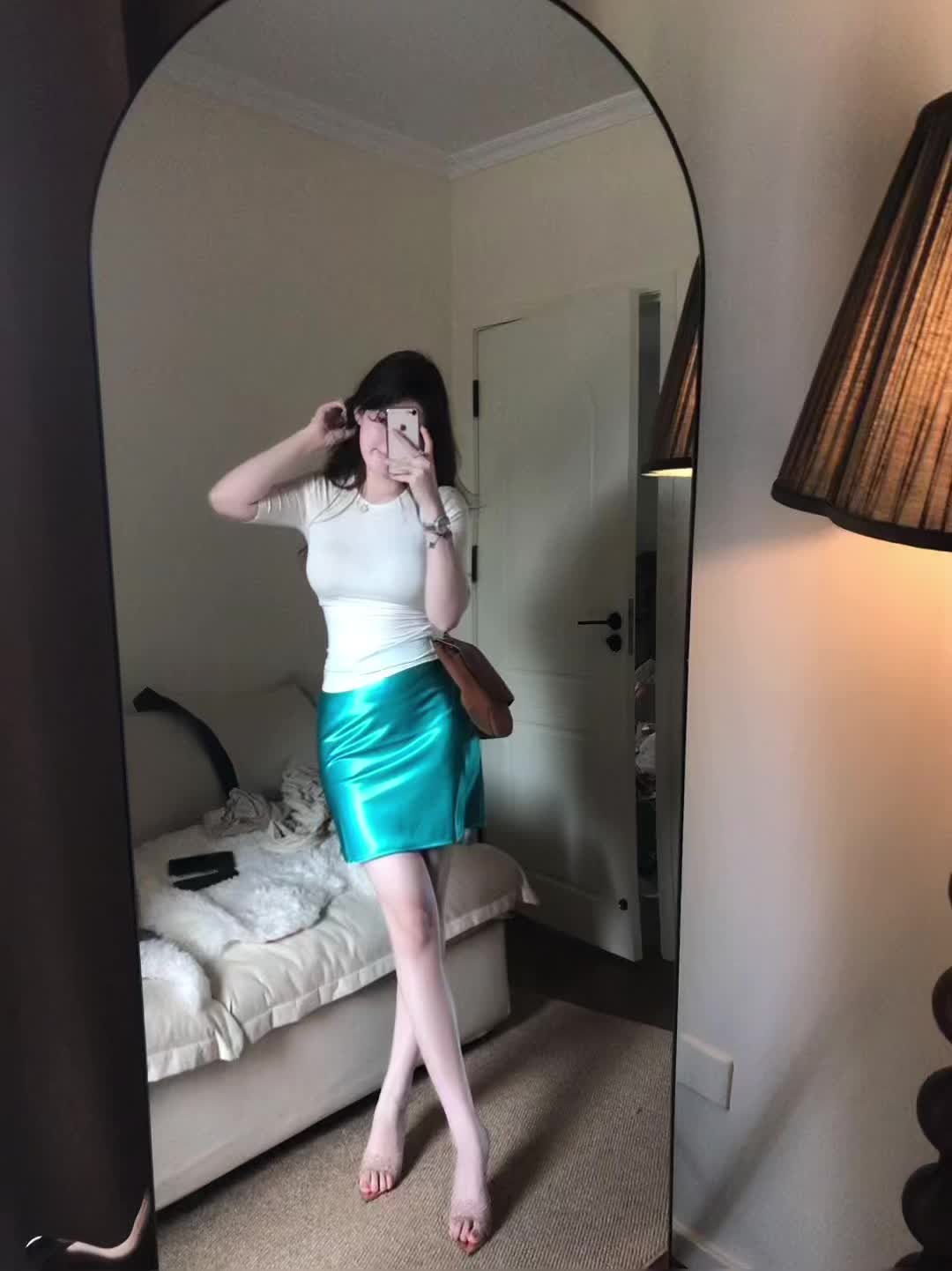 这个世界总不会对漂亮女人太绝情