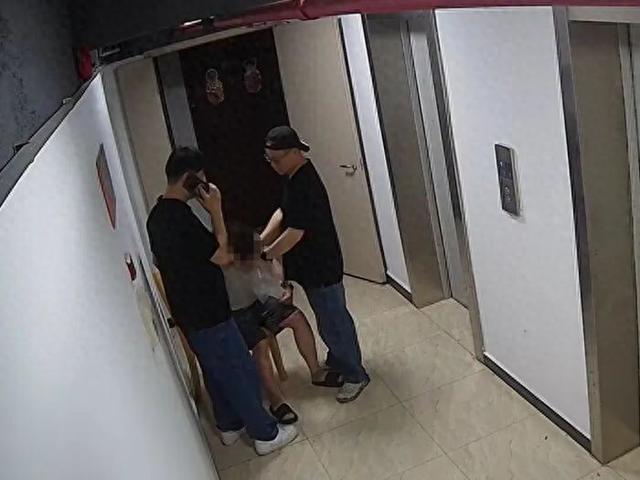 一只塑料袋救回一条命! 虹口医生“教科书式”急救获点赞, 但提醒: 千万别乱学!