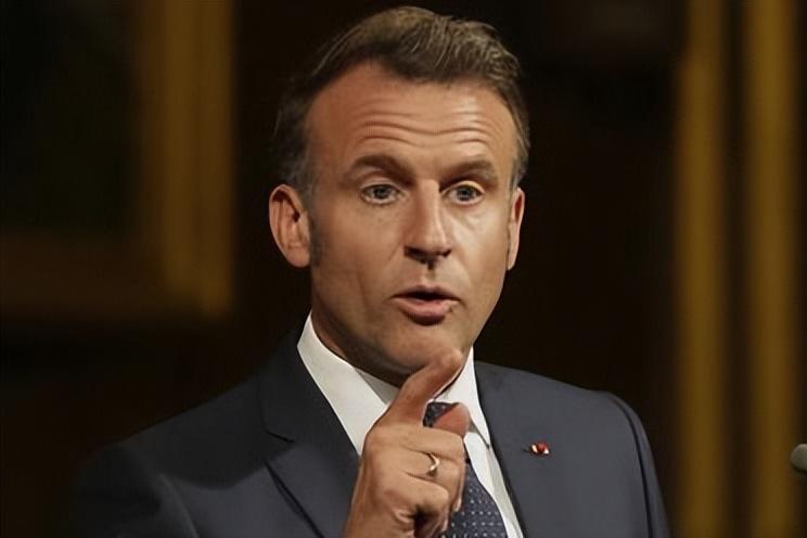 破防了！法国声援高市逼中方让步，派戴高乐号入场，胡塞来大活了近期全球地缘格局持