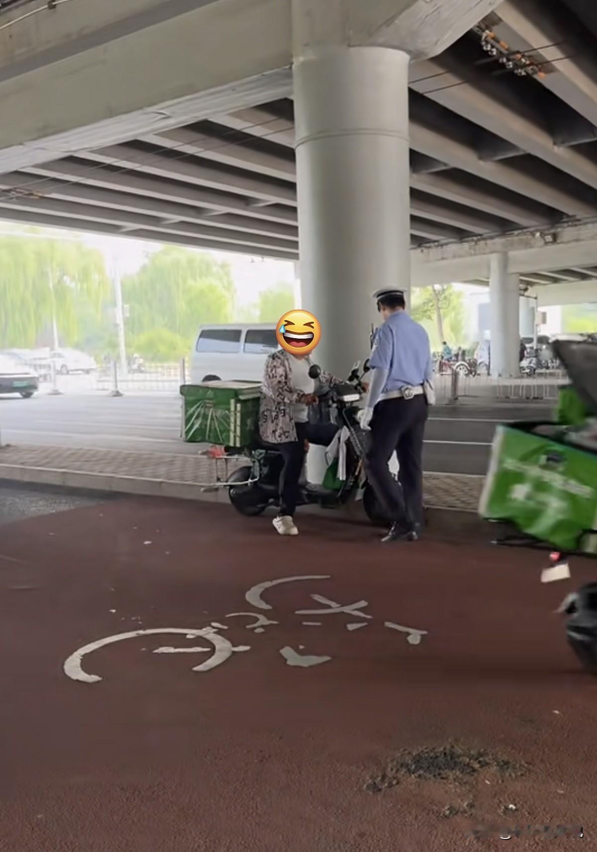 变了味的”背调“[捂脸哭]今天看到有人问“没带头盔被交警处罚了，会影响求职被调吗“
