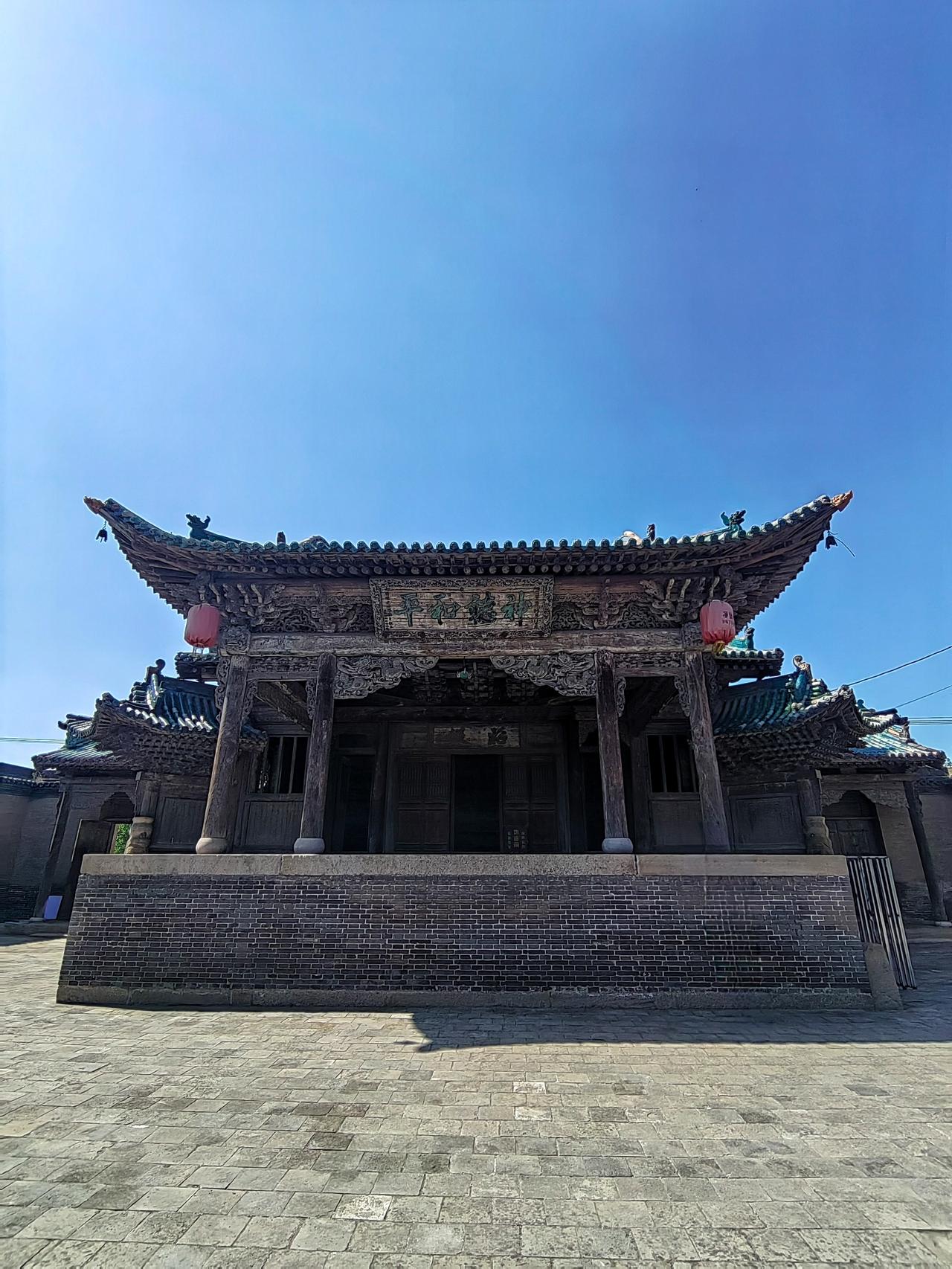 山西太谷净信寺.戏楼来，听说又关门了，还真是看一眼少一眼啊净信寺中轴线南端的