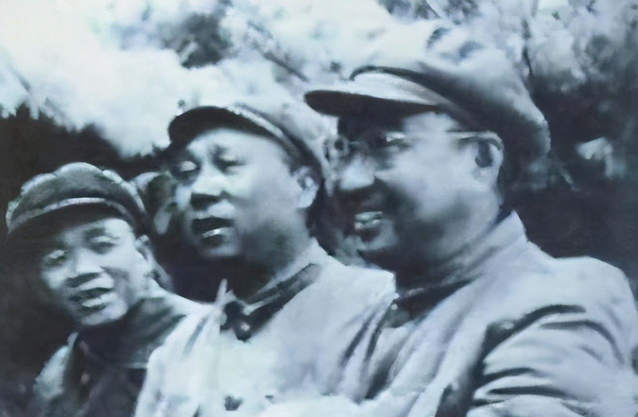 同是副兵团级猛将，1955年授衔差一级，韩先楚和王近山差在哪？“韩大胆”韩先楚