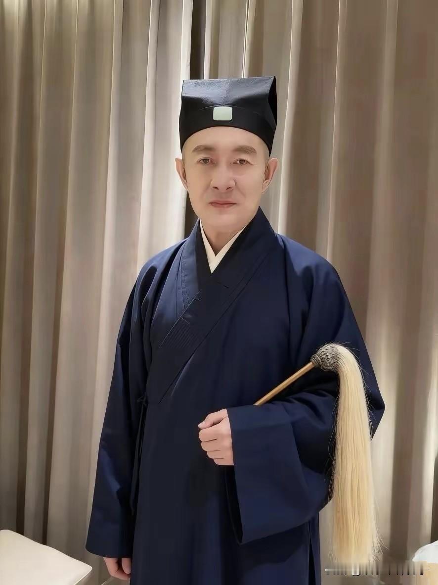 真的好想知道，黄安批评的是哪位明星？1月13日，歌手黄安在社交平台发文，并晒