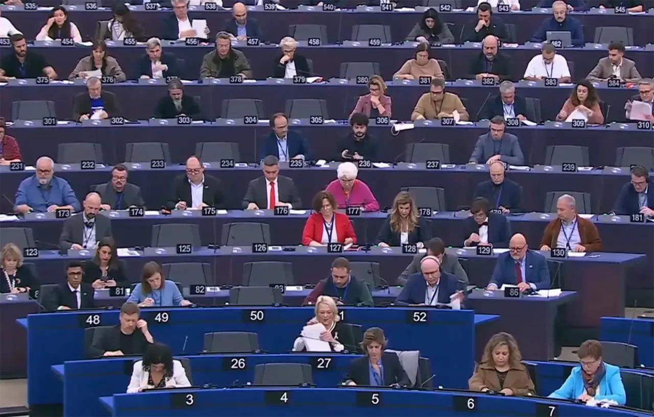 TMC的一名记者做了一个简单的实验：他给欧洲议会议员们一张没有标注的世界地图，让