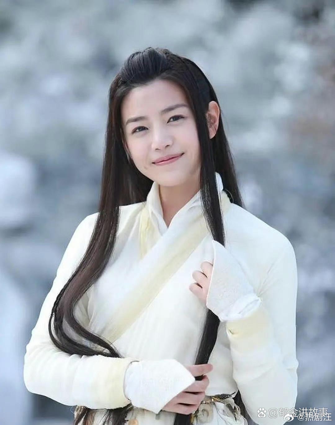 陈妍希拍小龙女时脸型并不占优势，还以为她是包子脸呢，其实她的头真的好小啊！