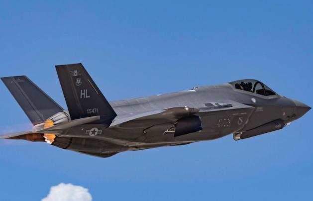 五角大楼的怒火被彻底点燃了！美国空军的F-35王牌教官，竟然跑到中国去“打工”！