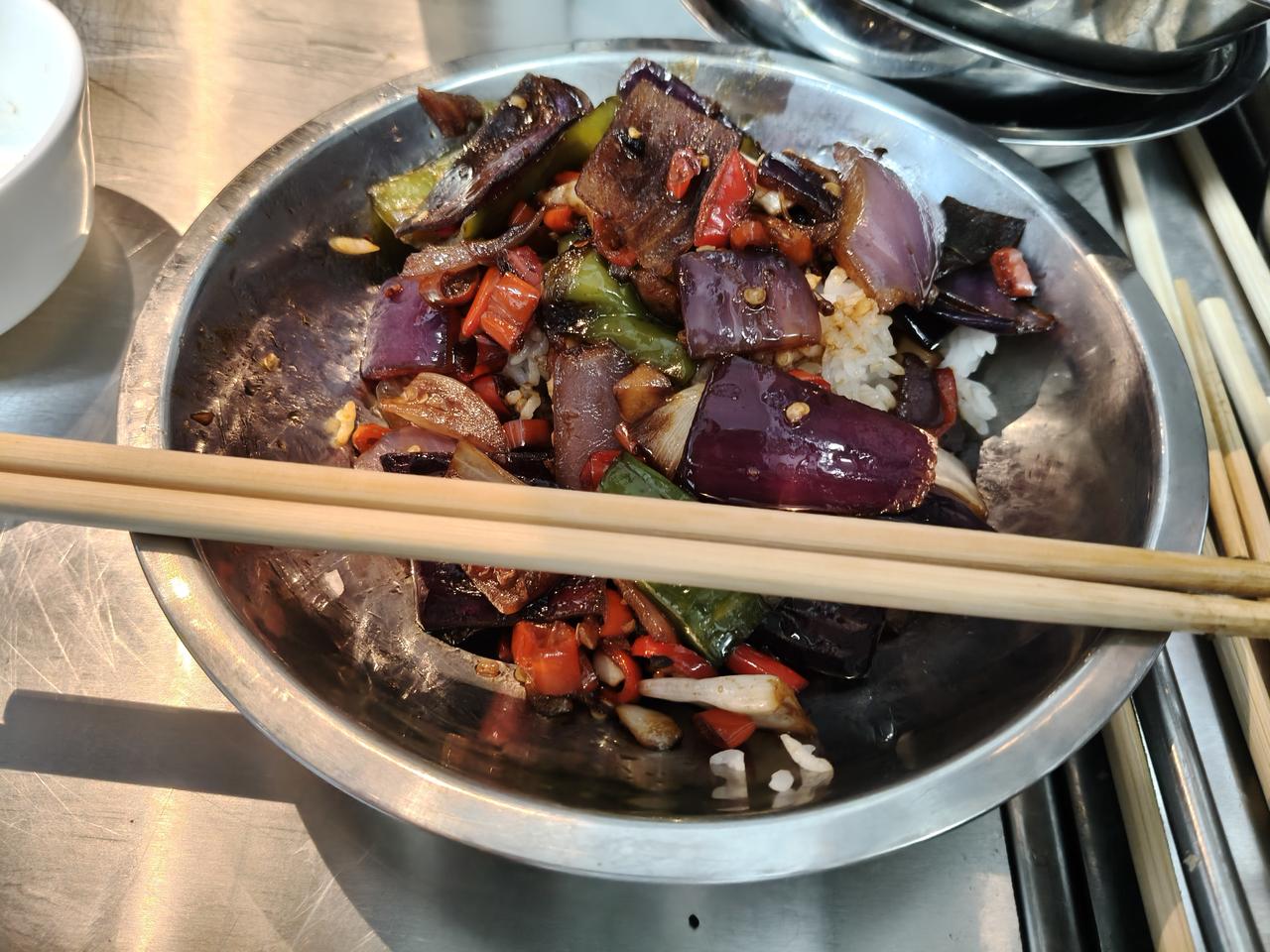 今天工作不努力，明天努力找工作我一女同事，据她自己讲，北京打工十四年，西贝