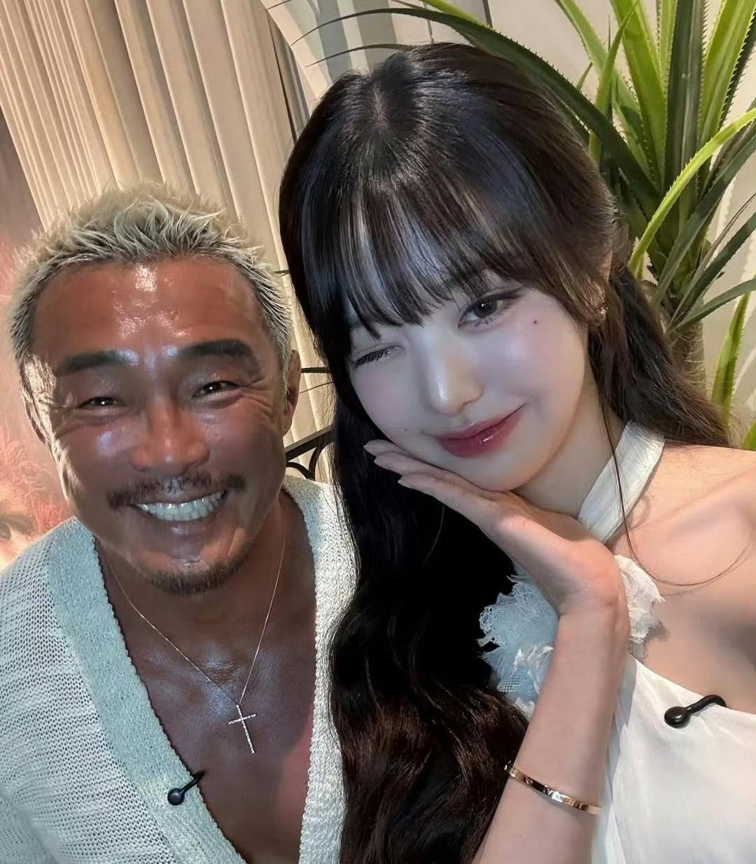 张元英，韩国女艺人，04年21岁，如花似玉一般，还真是年轻有为。