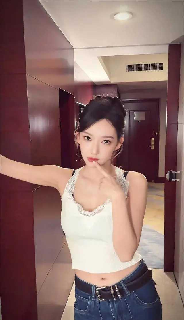 程潇身材好又瘦又有肉，是不是每一张都不想放过！