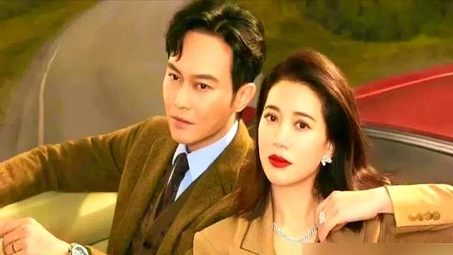 给蔡卓妍介绍对象，十年了，张智霖推的居然还是同一个人。蔡卓妍跑去告状，袁咏仪听完大笑说，这人轴得很，