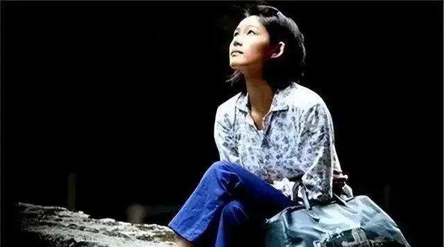 1995年那个冬天，河北农村的土坯房里，38岁的刘琦把整瓶农药灌进嘴里。她最