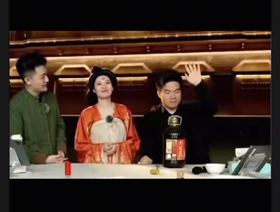 你知道吗？去年的今天，董宇辉让马骞去人力资源领“n加1”。原来去年的今天是与辉