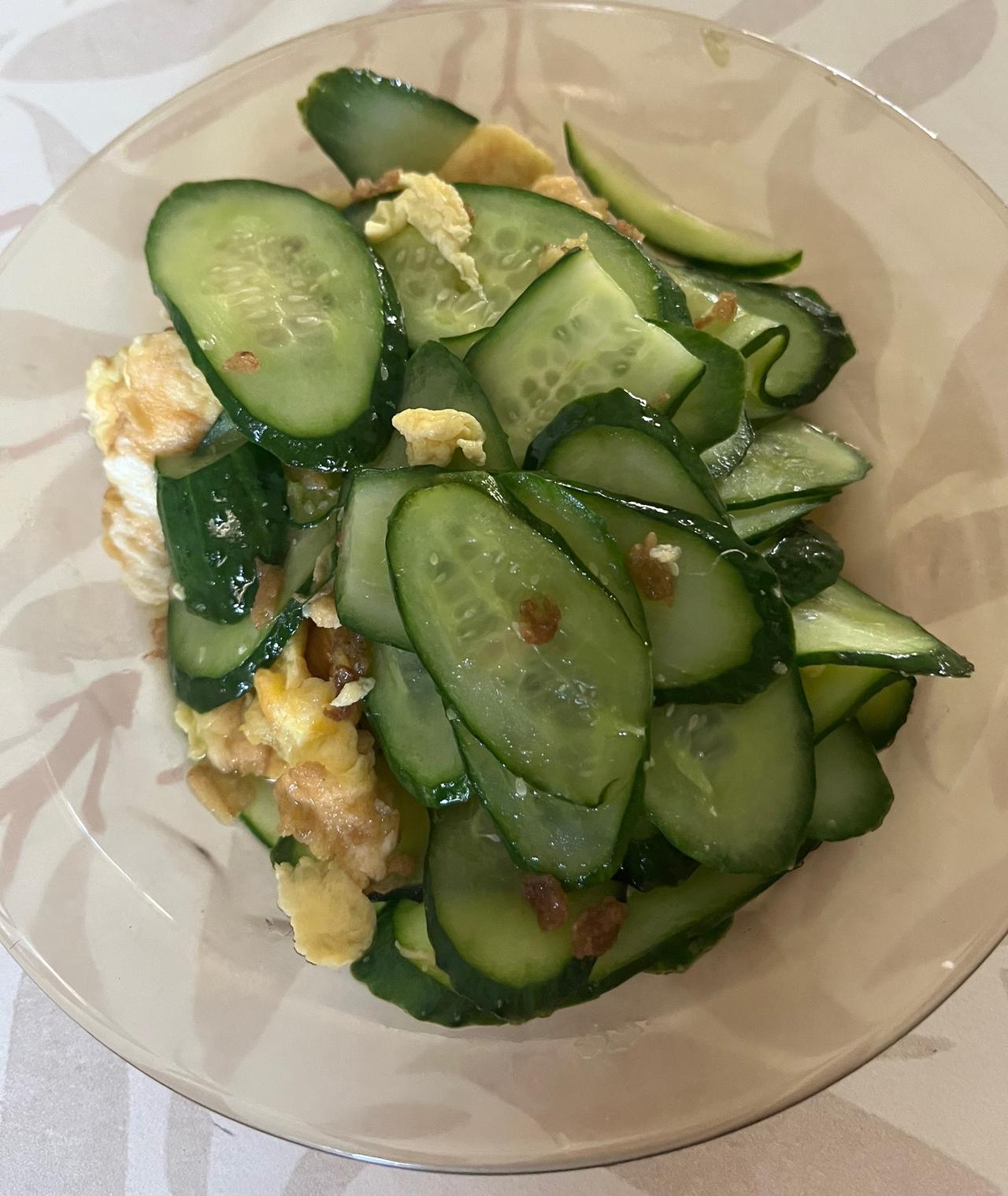 简单素食早饭；鸡蛋炒黄瓜西红柿炒茄子土豆小米北爪粥玉米面白面饼