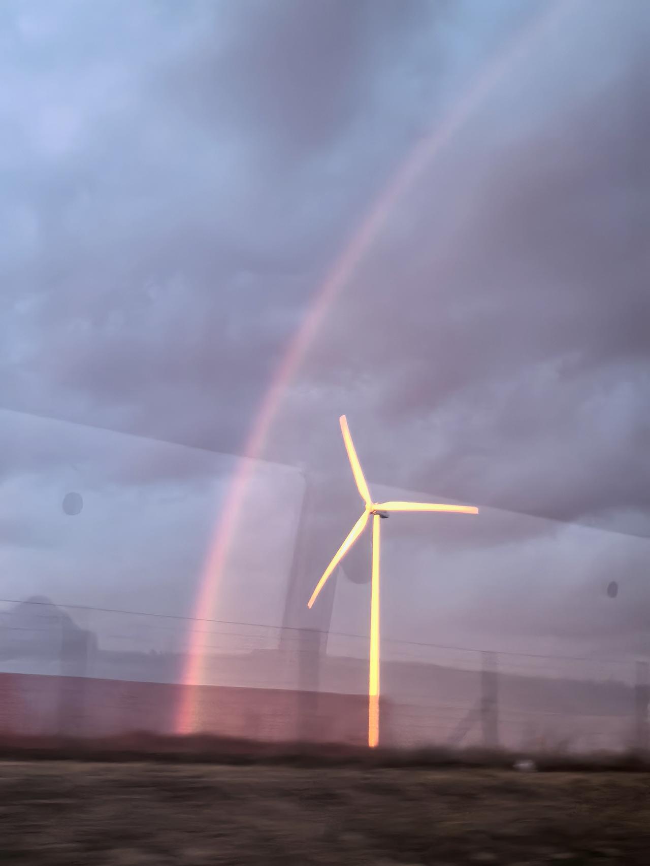 9月份没挣几个点，10月份是倒贴，11月的账户又遭开门黑，主要是对热点转移太快懵