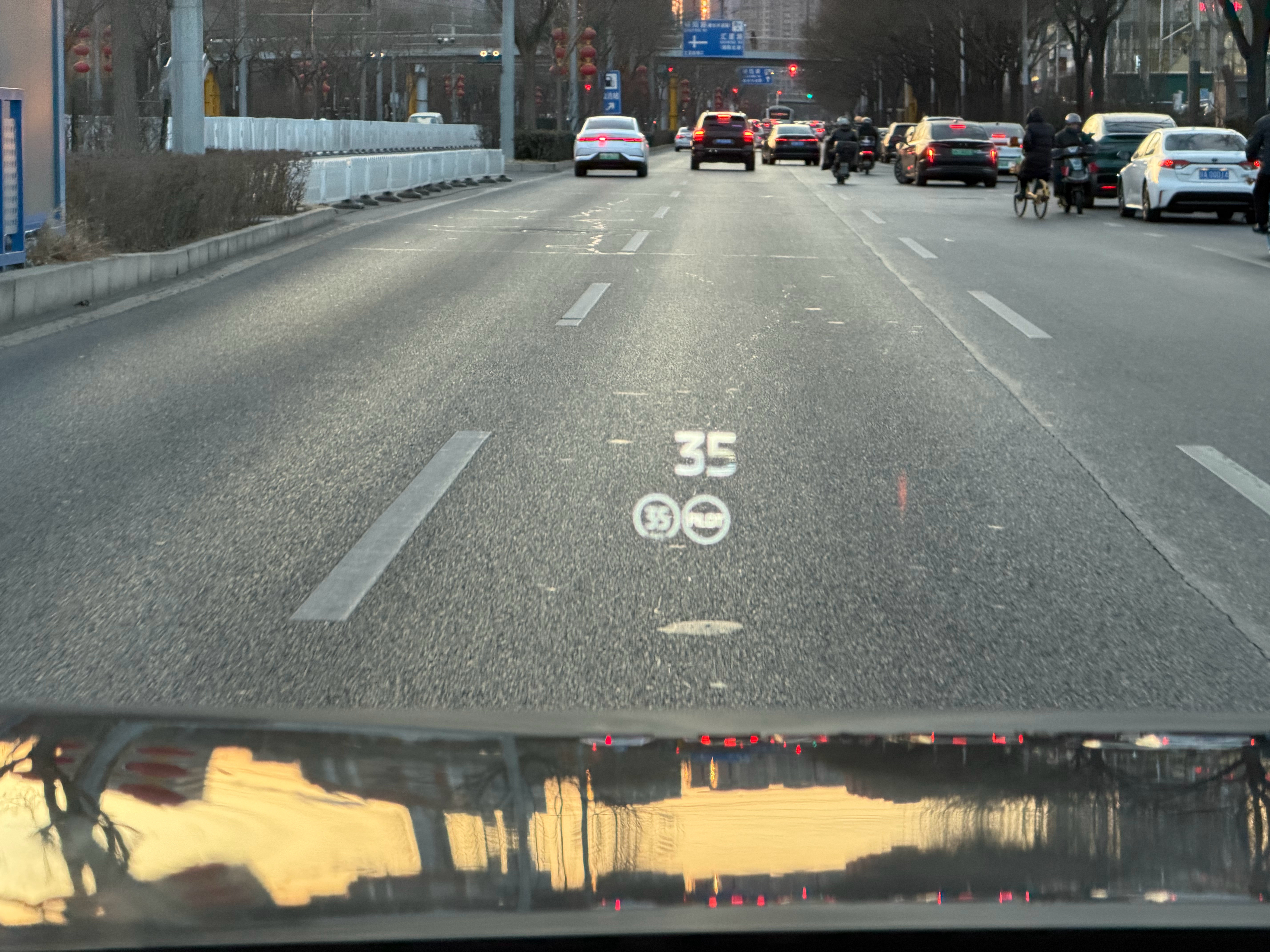 我给智己的产品经理提个意见，把屏幕上的字体弄大些，我还没老花眼看屏幕上的字都得挤