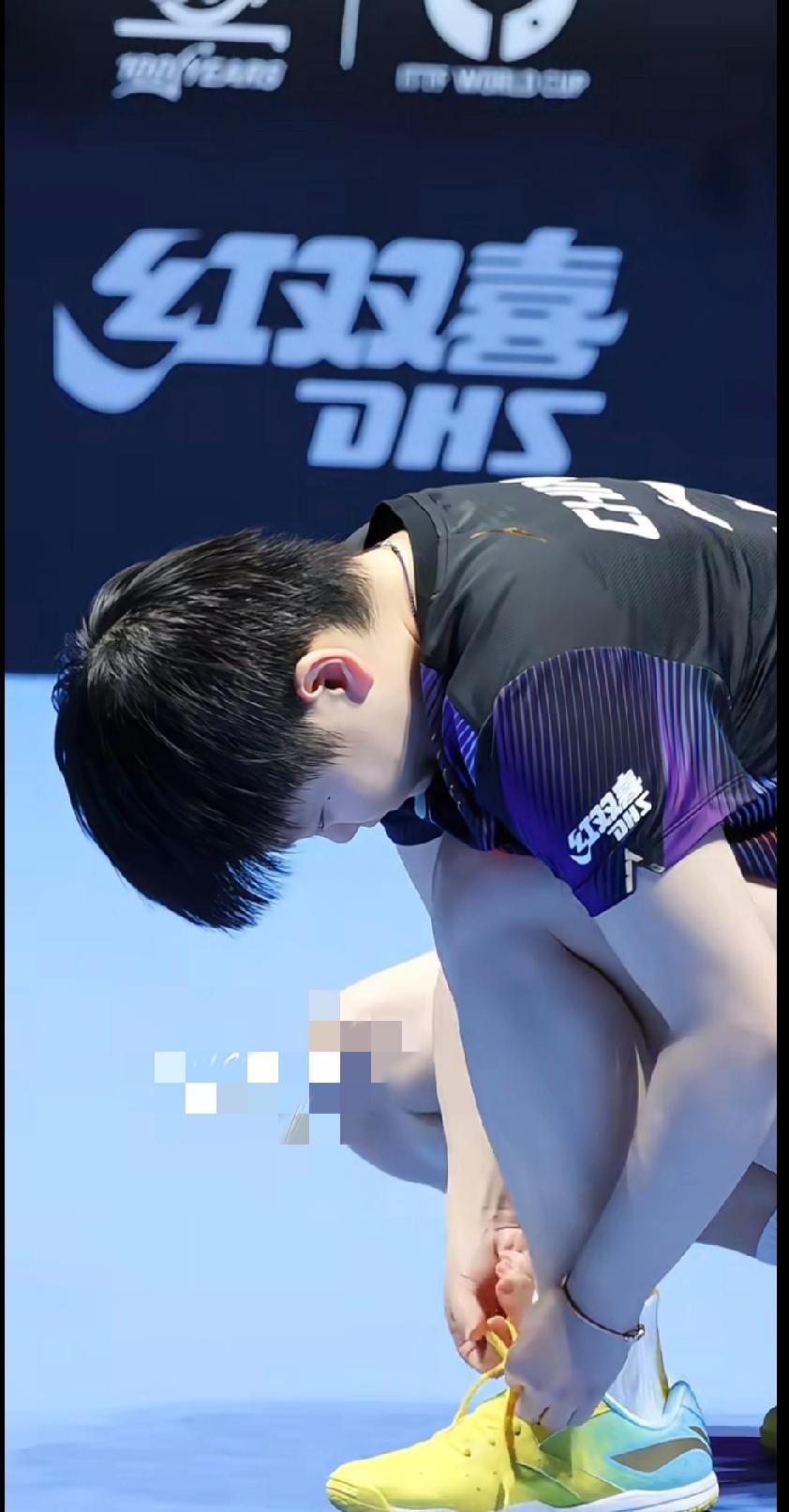 谁懂啊！看孙颖莎系鞋带都能看一天😂真的，现在只要是咱莎莎的画面，粉丝们眼