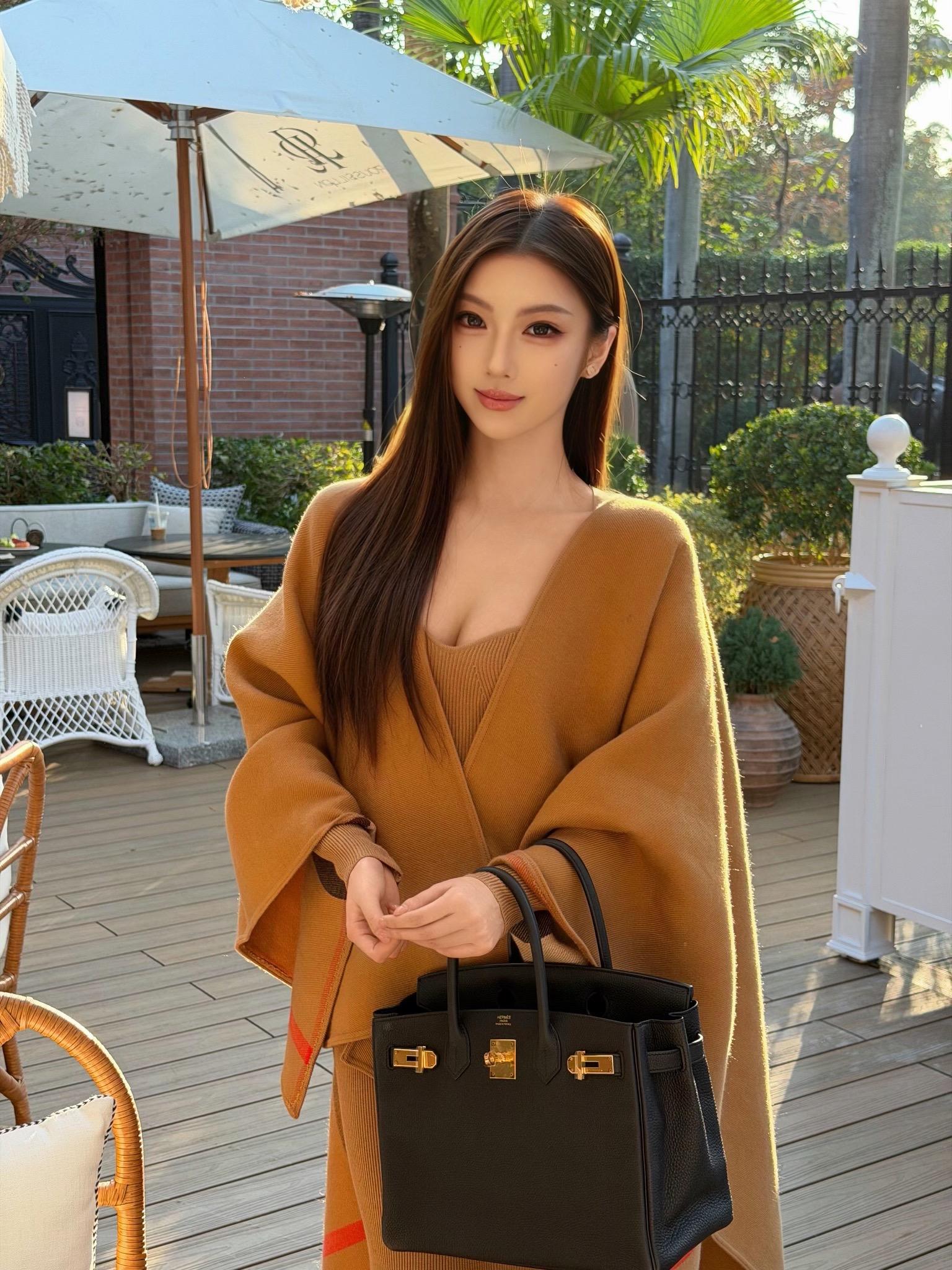 即使有天我拥有全世界 我也只想亲吻你的脸