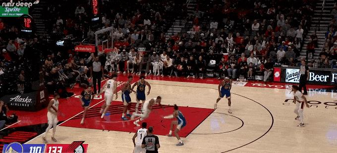 杨瀚森扣了人生第一个NBA扣篮。不是盖帽，不是补篮，是真·劈扣。右手一砸，球