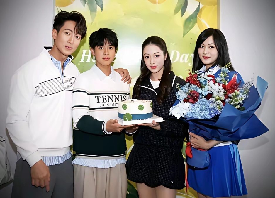 吴尊一家子高颜值！​儿子像爸，女儿像妈​