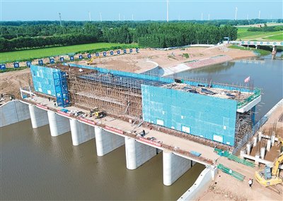 央行继续实施适度宽松的货币政策, 将产生哪些影响