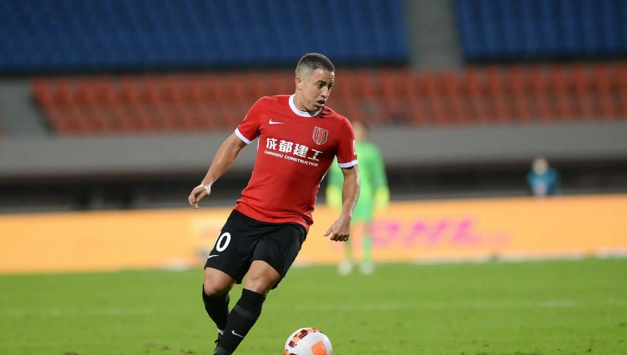 “干掉重庆铜梁龙！”“干掉重庆铜梁龙！”“干掉重庆铜梁龙！”没有意外的比赛，蓉城