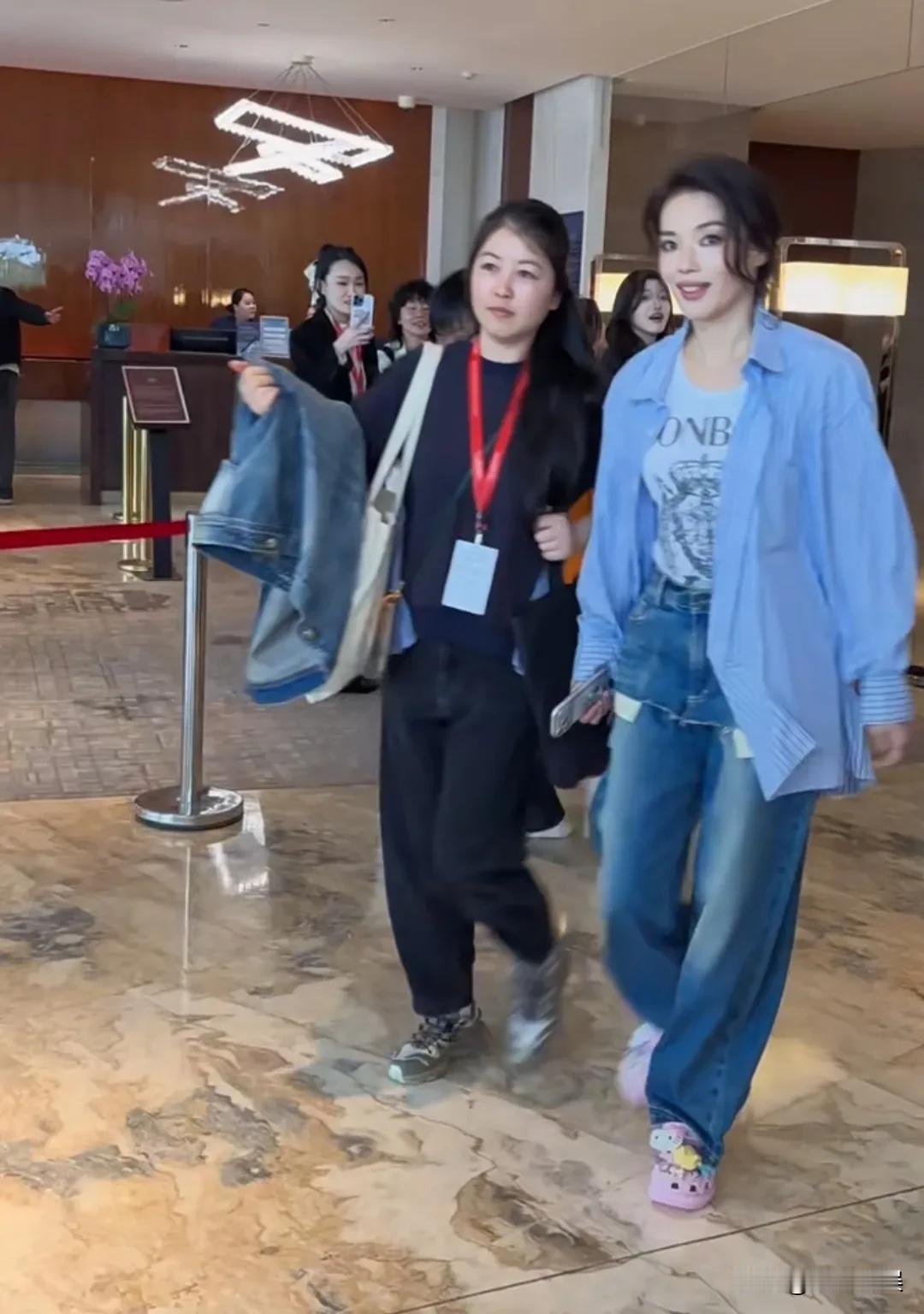 果然，心态年轻的人，容貌也跟着年轻啊！4月16日，是舒淇的49岁生日，她现身北