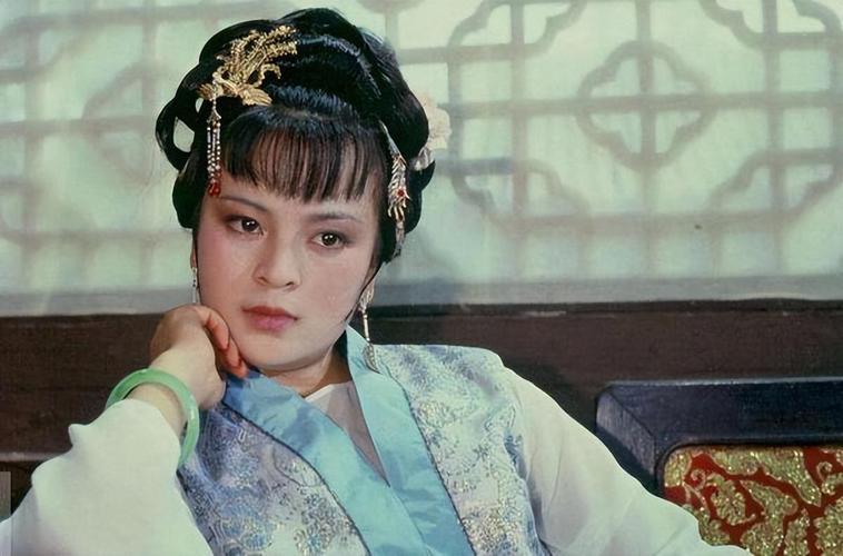 红楼梦：探春不认亲生母亲，不是冷血，是庶女最痛的自救！楼下有个懂事争气的姑