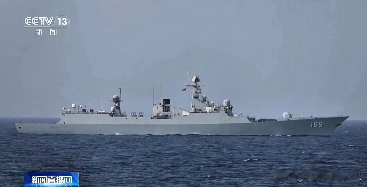中期现代化大改后的052B驱逐舰武汉舰，首次近距离公开亮相了！[墨镜][大金牙