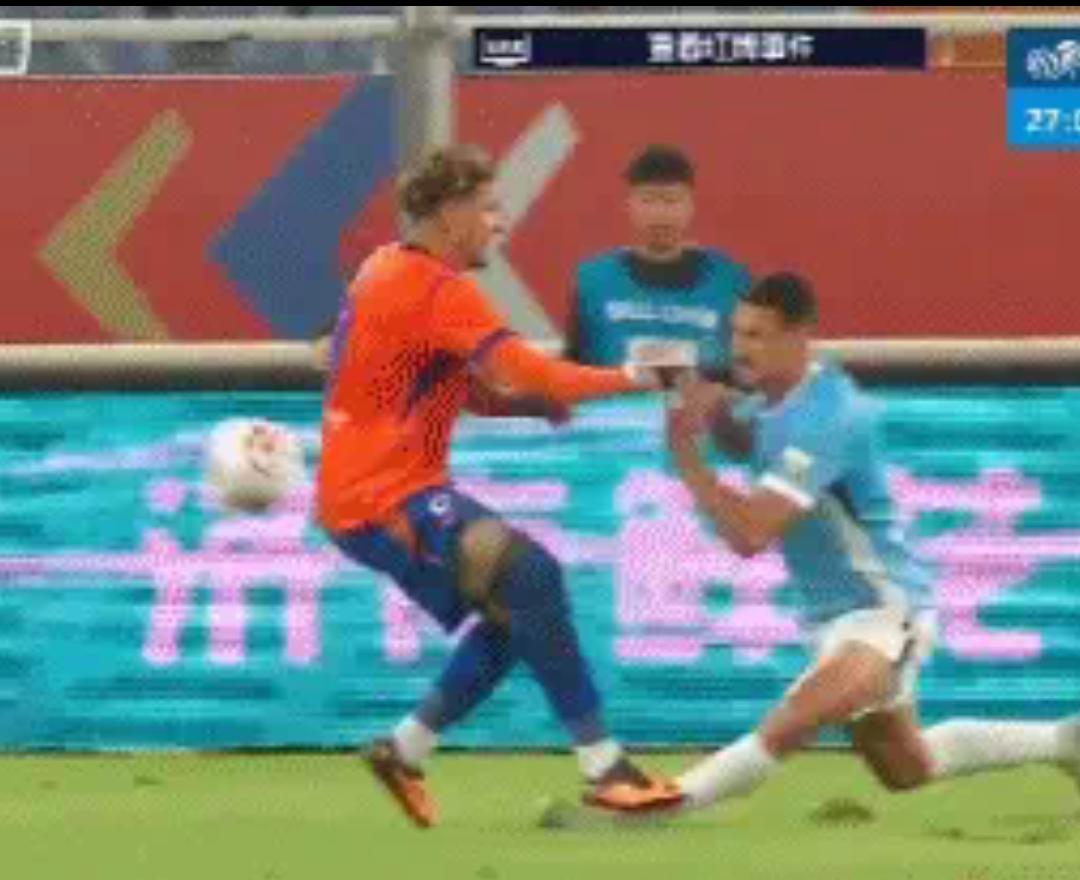 实话实说，克雷桑被红牌罚下，一点问题也没有，也没有什么可争议的，现在唯一一点值得
