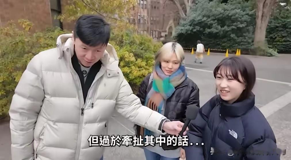 柳杰克在日本学校门口抽调日本年轻人，大多都同意，在台湾有事时日本可以出兵。不过都